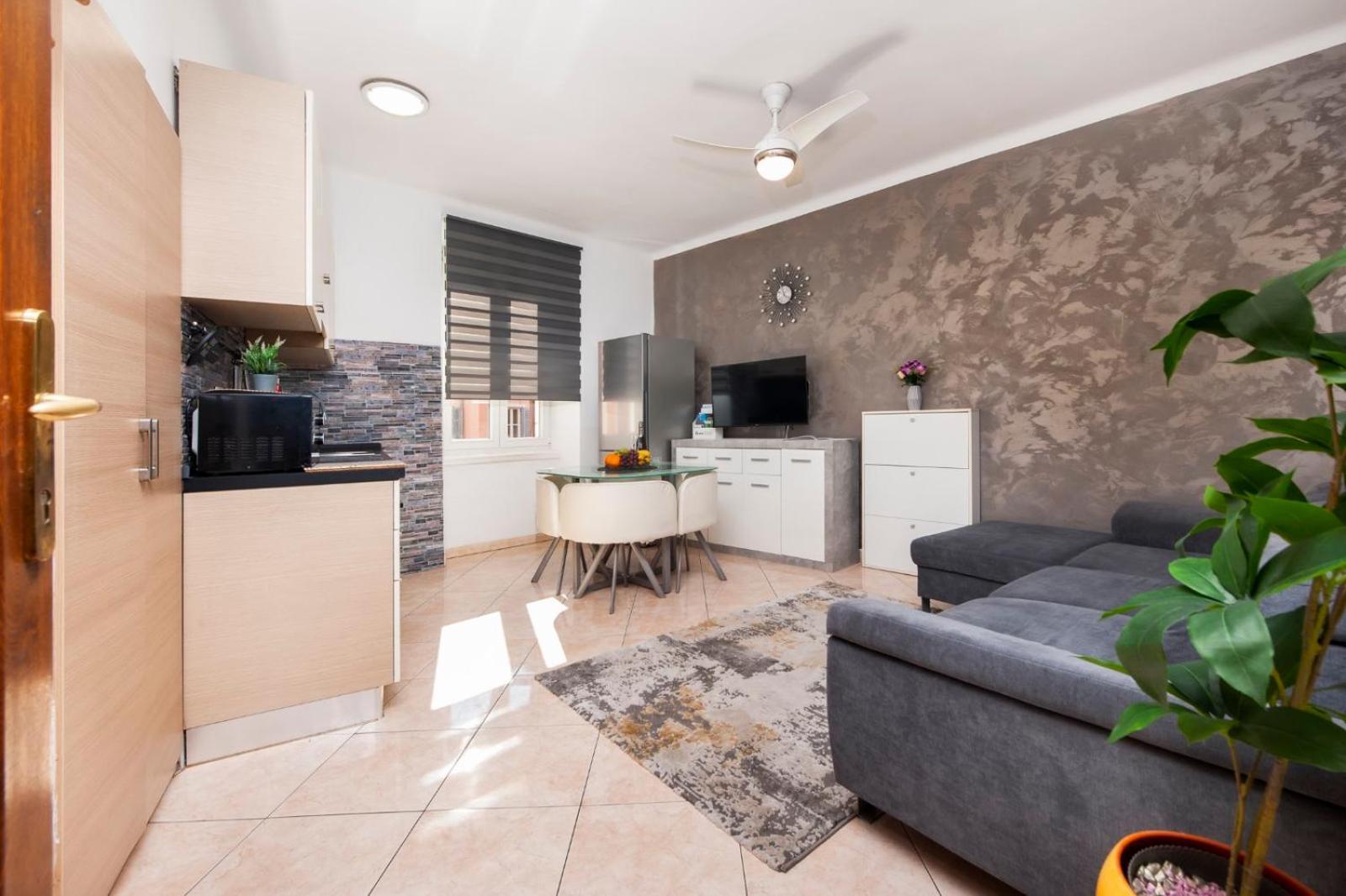 רוביני Apartment Rogic מראה חיצוני תמונה